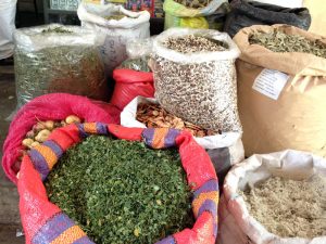 moringa-blaetter-und-samen-markt-piura-plan-verde-e-v